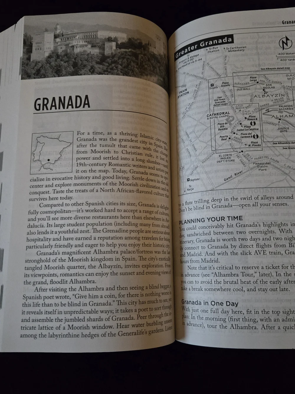 Spain Travel Guide - Red Cover